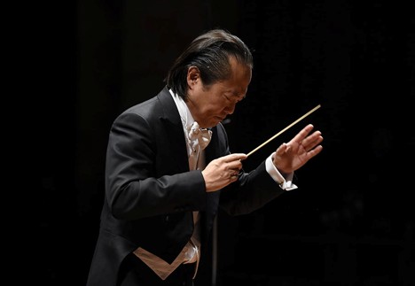 Festival Mozaic Music Director Scott Yoo conducts an orchestra during a live performance. Yoo is an internationally acclaimed conductor and violinist, Chief Conductor and Artistic Director of the Mexico City Philharmonic, and host of the PBS series Now Hear This.